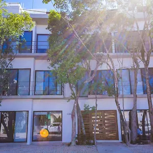 https://mi-tulum.allrivieramayahotels.com